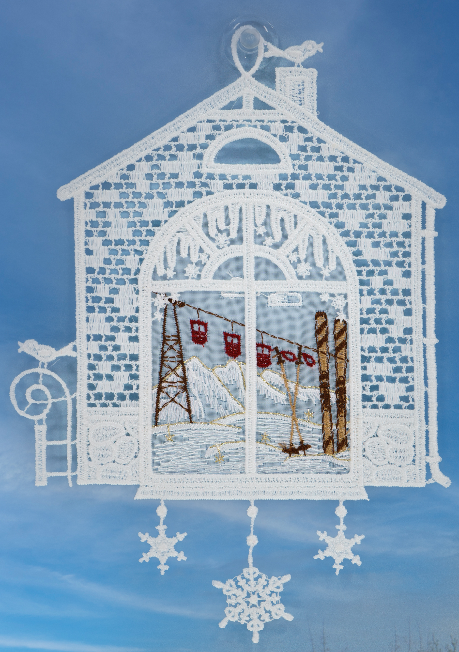Plauener Spitze Fensterbild Weihnachten Skipiste Weihnachtsdekoration cm 24 Stickerei mit Voile Winter Fensterdekoration Bestickt Weiß Saugnapf